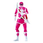 AUTO-MORPHIN PINK RANGER MIGHTY MORPHIN POWER RANGERS. ¡La Ranger Rosa Auto-Morfina viene con su característico Power Bow y el Blade Blaster en forma de cuchilla y blaster! La figura está multiarticulada y es idéntica a Kimberly Hart, de la serie original Mighty Morphin Power Rangers.