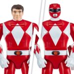 AUTO-MORPHIN RED RANGER MIGHTY MORPHIN POWER RANGERS. El Auto-Morphin Red Ranger viene con su característica Power Sword y Blade Blaster en forma de hoja y blaster. La figura tiene múltiples puntos de articulación y se parece a Jason Scott de la serie original Mighty Morphin Power Rangers.