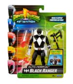 AUTO-MORPHIN BLACK RANGER MIGHTY MORPHIN POWER RANGERS. ¡El Auto-Morphin Black Ranger viene con su característica Power Axe y Blade Blaster en forma de cuchilla y blaster! La figura está multiarticulada y tiene el mismo aspecto que Zack Taylor de la serie original Mighty Morphin Power Rangers.