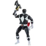 AUTO-MORPHIN BLACK RANGER MIGHTY MORPHIN POWER RANGERS. ¡El Auto-Morphin Black Ranger viene con su característica Power Axe y Blade Blaster en forma de cuchilla y blaster! La figura está multiarticulada y tiene el mismo aspecto que Zack Taylor de la serie original Mighty Morphin Power Rangers.