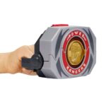 POWER MORPHER DELUXE MIGHTY MORPHIN POWER RANGERS BELT. ¡Invoca el poder de los Dinozords con el legendario Power Morpher! Lanza una de las cinco Power Coins incluidas en el Morpher, activa el Power Grip y ¡escucha la auténtica llamada de los Dinozords! Cada moneda se reconoce y activa sonidos individuales y frases icónicas de tus Rangers favoritos. Con más de 40 sonidos y efectos de luz, un clip para el cinturón y un diseño auténtico, el Power Morpher es el accesorio imprescindible para los verdaderos fans de los Power Rangers.