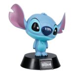 LILO & STITCH LÁMPARA ICONS STITCH. Esta encantadora lámpara presenta un diseño icónico inspirado en los queridos personajes de Disney Lilo & Stitch. Fabricada con materiales de alta calidad, muestra a Angel, el adorable compañero de Stitch, con un hermoso y detallado acabado. Perfecta para los fans de la franquicia, esta lámpara añade un toque de fantasía y diversión a cualquier habitación. Su diseño único la convierte en un excelente regalo o artículo de colección para aquellos que adoran Lilo & Stitch y sus entrañables personajes.