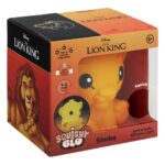 DISNEY LÁMPARA SQUISHY GLO EL REY LEÓN SIMBA VCM. Descubre la Disney Lámpara Squishy Glo de Paladone Products, que presenta a El Rey León Simba en vibrantes detalles. Esta lámpara única combina funcionalidad con encanto coleccionable, convirtiéndola en un artículo imprescindible para los fans de The Lion King. El diseño Squishy Glo ofrece una textura suave y esponjosa que añade un elemento táctil a la decoración de tu hogar. Perfecta para dormitorios, guarderías u oficinas, esta lámpara proporciona un brillo cálido y acogedor. Con su adorable diseño de Simba y su luz suave, es un regalo ideal o un capricho personal para cualquiera que ame Disney y El Rey León.