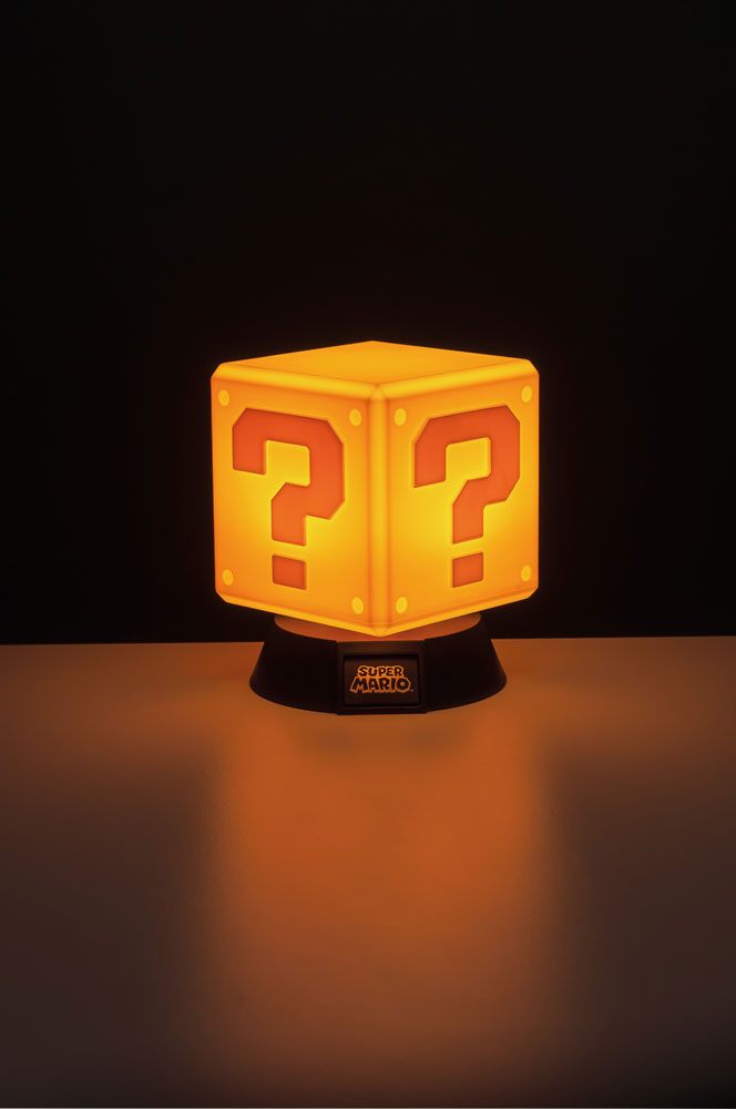 Super mario lámpara 3d question block. Esta lámpara única está diseñada para parecerse al icónico question block de la popular serie de videojuegos. Fabricada con materiales de alta calidad, mide 10 cm de altura y presenta un impresionante diseño en 3d. Perfecta para añadir un toque de nostalgia gamer a cualquier habitación, esta lámpara seguramente encantará tanto a niños como a adultos. Su tamaño compacto la hace fácil de colocar en un escritorio o estante, lo que la convierte en una gran adición a cualquier colección de mario.