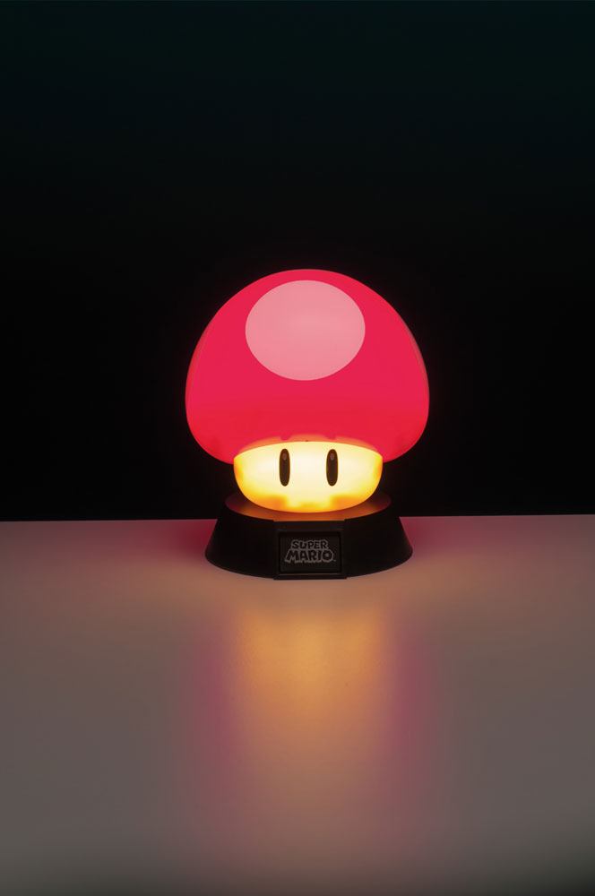 Super mario lámpara 3d mushroom. La lámpara 3d mushroom 10 cm de paladone products es un artículo imprescindible para cualquier fan de la icónica serie de videojuegos. Esta lámpara 3d mushroom mide 10 cm de altura y presenta un diseño intrincado que te transportará al mundo de mario. Fabricada con materiales de alta calidad, esta lámpara no solo es una pieza decorativa, sino también funcional, proporcionando un brillo cálido y acogedor a tu habitación. Perfecta para jugadores y coleccionistas por igual.