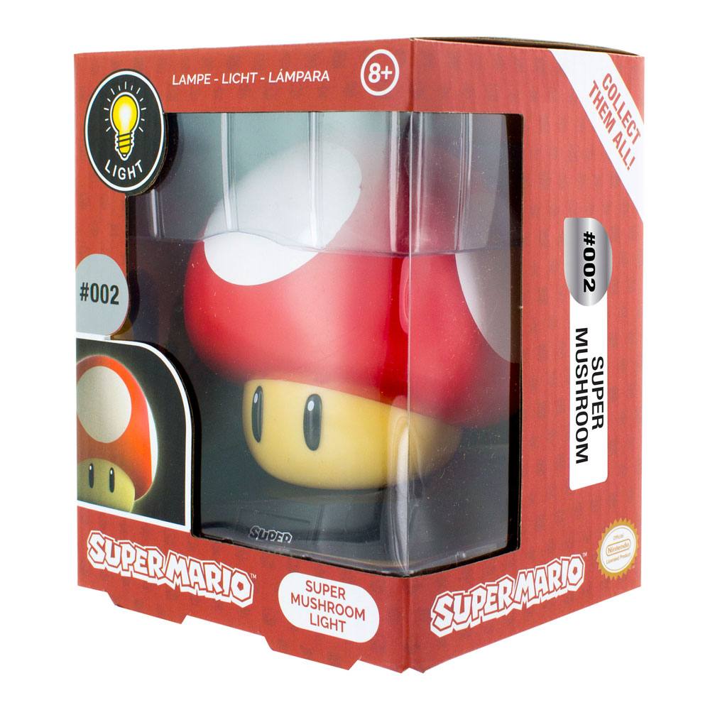 SUPER MARIO LÁMPARA 3D MUSHROOM. La lámpara 3D Mushroom 10 cm de Paladone Products es un artículo imprescindible para cualquier fan de la icónica serie de videojuegos. Esta lámpara 3D Mushroom mide 10 cm de altura y presenta un diseño intrincado que te transportará al mundo de Mario. Fabricada con materiales de alta calidad, esta lámpara no solo es una pieza decorativa, sino también funcional, proporcionando un brillo cálido y acogedor a tu habitación. Perfecta para jugadores y coleccionistas por igual.