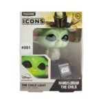 STAR WARS THE MANDALORIAN LÁMPARA 3D ICON THE CHILD. Es una lámpara bellamente elaborada que presenta a Yoda y The Child, dos personajes queridos de la icónica franquicia. Con una altura de 12 cm, esta pieza decorativa es perfecta para fans de todas las edades. Su diseño elegante y su impresionante detalle la convierten en un artículo imprescindible para cualquier colección de entusiastas de Star Wars. Añade un toque de encanto intergaláctico a tu hogar u oficina con esta excepcional lámpara, que muestra la magia del universo de Star Wars.