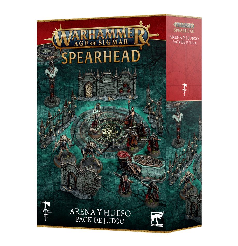 Spearhead: sand & bone gaming pack (español). Punta de lanza es una emocionante forma de disfrutar de warhammer age of sigmar, tanto para jugadores nuevos como experimentados. En este modo de juego, librarás batallas a pequeña escala rápidas, tácticas y siempre diferentes. El pack contiene cartas, terreno, un tablero y un suplemento para jugar partidas de punta de lanza en warhammer age of sigmar. El tablero mide 30” x 22,4” (el tamaño específico para las partidas de punta de lanza) e incluye marcadores de objetivo preimpresos para que tus ejércitos luchen por ellos. Las seis piezas de terreno son ideales para añadir dimensión a tus partidas, creando oportunidades para cubrirse y emboscar. También incluye cartas temáticas con giros inesperados que aseguran partidas reñidas hasta la última tirada, y cartas de táctica que establecen cómo obtener puntos de victoria y ofrecen poderosos efectos únicos.