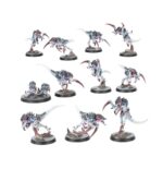 KILL TEAM: TYPHON (INGLÉS). Solo en inglés. In the wake of the Great Gun's reverberations, alien growths are discovered among the foundations of the great city of Hive Fissilicus. Bionically augmented Tech-Priests lead Battleclades of their cyborg servants beneath the hive city to halt the spread, but awaken monstrous aliens, leading to furious fighting. This expansion includes two multipart plastic and push-fit kill teams, a set of Tyranid-themed terrain features, a horde of non-player operatives for solo and cooperative play, rules, datacards, and accessories for your games of Kill Team. It continues the ongoing narrative on Volkus, and introduces fresh ways to play, more operatives, and strategies – it's an ideal way to add even more variety to your games.