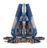 DROP PODS SPACE MARINES. Las Cápsulas de desembarco se lanzan desde naves en baja órbita. Al caer sobre el campo de batalla, las compuertas se abren violentamente con el impacto y, en cuestión de segundos, una escuadra de Marines Espaciales surge entre una lluvia de fuego de bólter. Este furioso y letal asalto siembra el caos entre el enemigo y hace trizas sus líneas. Con este kit multicomponente de plástico puedes montar dos Cápsulas de desembarco, vehículos de transporte para tus ejércitos de Marines Espaciales de Warhammer 40,000. Desbarata los planes enemigos desplegando tus tropas directamente en el corazón de su ejército, tras las líneas enemigas y en flancos expuestos para hacerte con objetivos clave.