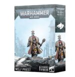 WOLF PRIEST SPACE WOLVES. Los Sacerdotes Lobo son sabios ancianos que velan por el bienestar espiritual y físico de sus hermanos de batalla. Vestidos de negro y engalanados con tótems y macabros yelmos de cráneo de lobo, su presencia es aterradora. Con este kit multicomponente de plástico puedes montar un Sacerdote Lobo, un líder espiritual para tus ejércitos de Lobos Espaciales de Warhammer 40,000. Parte Apotecario y parte Capellán, es ideal para apoyar a tus unidades clave, inspirar a tus guerreros y atender a los heridos. Puedes equiparlo con una pistola bólter absolvor o una daga ritual y elegir entre tres cabezas, una con un casco de cráneo de lobo y dos descubiertas, para que personalizar a tu feroz guerrero sea de lo más sencillo.