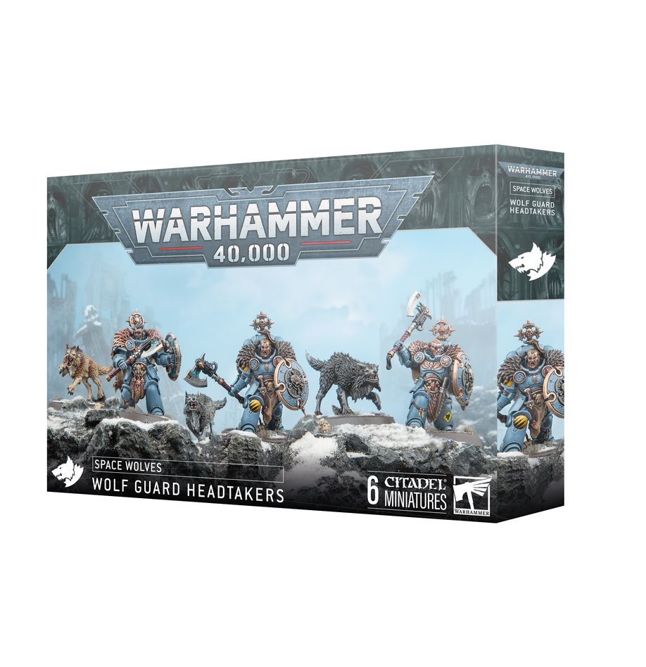 Wolf guard headtaker space wolves. El deber de los cortacabezas de la guardia del lobo es dar caza a comandantes y campeones enemigos. Para ello, cuentan con la ayuda de manadas de lobos de caza fenrisianos. Estas astutas bestias dispersan las formaciones enemigas y acosan a las presas de los cortacabezas, lo que permite a estos acercarse e impartir la justicia del padre de todas las cosas. Con este kit multicomponente de plástico puedes montar tres cortacabezas de la guardia del lobo y tres lobos cazadores para tus ejércitos de lobos espaciales de warhammer 40,000. Estos veteranos guerreros son ideales para acabar con los objetivos enemigos más duros. Nada puede esconderse de los sentidos agudizados de su manada. Cada cortacabezas puede armarse con dos armas de energía artesanales o con un arma de energía artesanal y un escudo de tormenta. El kit incluye nueve cabezas diferentes de entre las que elegir, tres con casco y seis descubiertas, para que puedas personalizar fácilmente tus miniaturas.