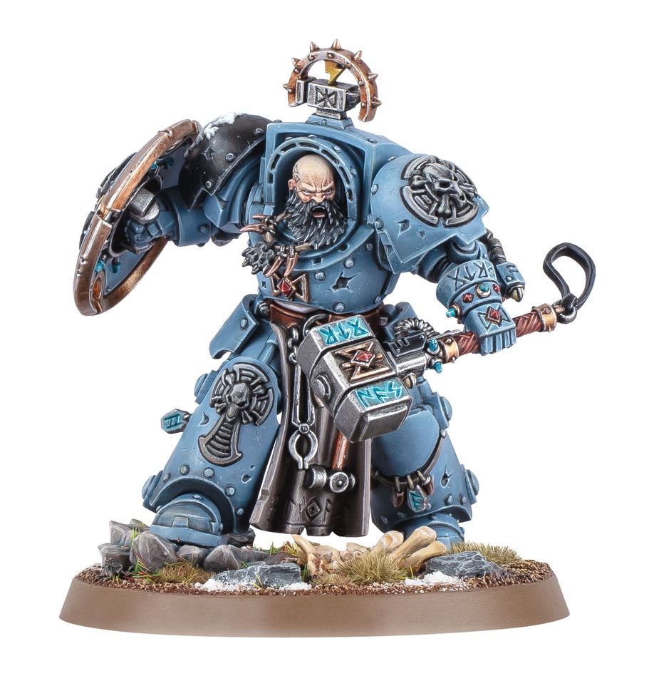 Arjac rockfist space wolves. Arjac puñorroca es una imponente masa de músculos y un taciturno yunque en el que apoyarse. Empuñando el enorme martillo de enemigos, arjac aplasta a sus presas con una fuerza abrumadora. Como campeón personal del gran lobo, arjac defiende el honor del capítulo. Con este kit multicomponente de plástico puedes montar a arjac puñorroca, un formidable campeón para tus ejércitos de lobos espaciales de warhammer 40,000. Ataviado con la mejor de las armaduras exterminador, es una figura imponente, capaz de enfrentarse a los peores horrores de la galaxia y provocar un daño devastador con su legendaria arma, el martillo de enemigos. Puede montarse lanzando su martillo o empuñándolo, listo para golpear.