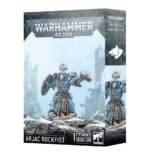 ARJAC ROCKFIST SPACE WOLVES. Arjac Puñorroca es una imponente masa de músculos y un taciturno yunque en el que apoyarse. Empuñando el enorme Martillo de Enemigos, Arjac aplasta a sus presas con una fuerza abrumadora. Como campeón personal del Gran Lobo, Arjac defiende el honor del Capítulo. Con este kit multicomponente de plástico puedes montar a Arjac Puñorroca, un formidable campeón para tus ejércitos de Lobos Espaciales de Warhammer 40,000. Ataviado con la mejor de las armaduras Exterminador, es una figura imponente, capaz de enfrentarse a los peores horrores de la galaxia y provocar un daño devastador con su legendaria arma, el Martillo de Enemigos. Puede montarse lanzando su martillo o empuñándolo, listo para golpear.