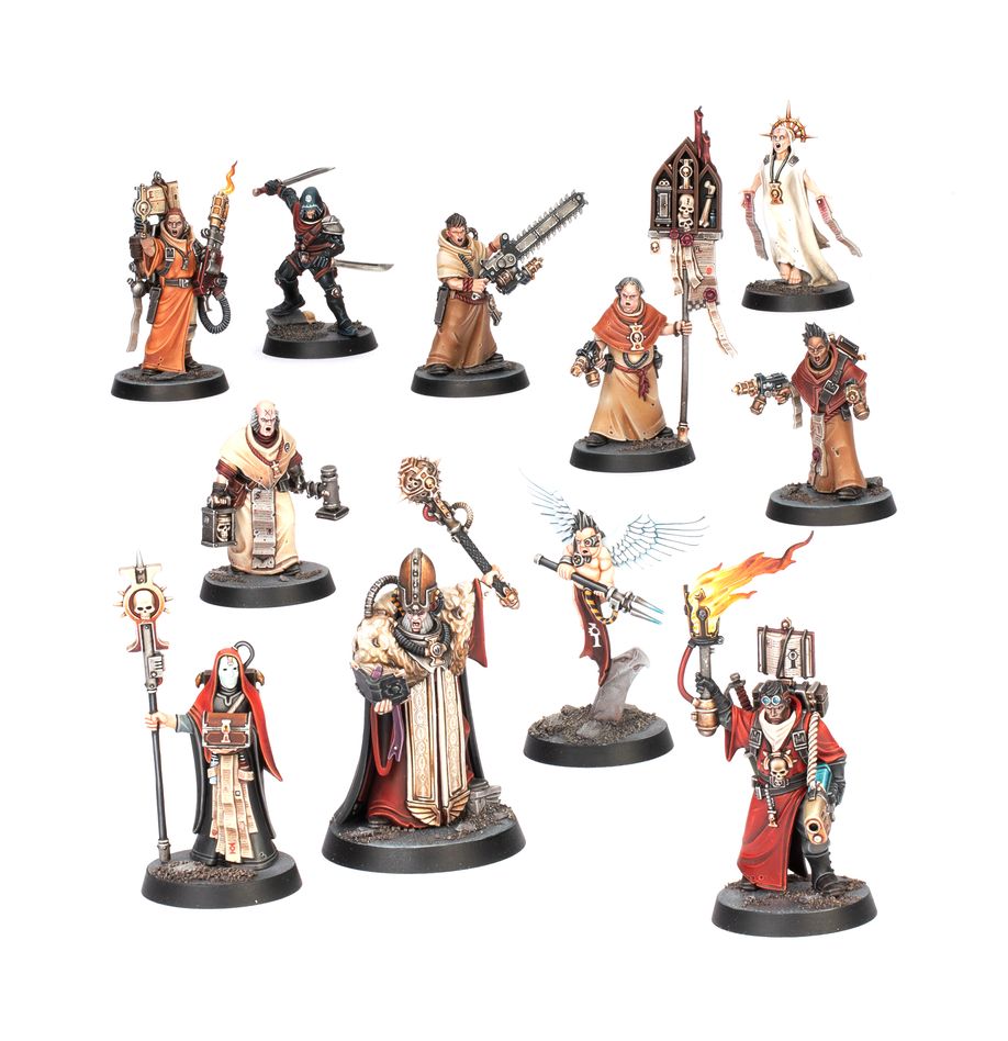 Kill team: sanctifiers. Los comandos de santificadores suelen acompañar a las fuerzas imperiales por distintas zonas en guerra para localizar mundos en los que la fe flaquee y erradicar a los alborotadores y los herejes. Se encargan de purgar de toda corrupción lugares sagrados, purificar con fuego la mácula del caos y reconsagrar el territorio reclamado con sangre, incienso y plegarias. Con este kit multicomponente de plástico puedes montar 11 santificadores para usarlos como fervientes agentes santificadores en kill team o desplegarlos en ejércitos de adepta sororitas de warhammer 40,000. El kit incluye diversas opciones, accesorios y cabezas para que personalices tu comando, así como piezas para montar especialistas como el incendiario conflagrador, el sigiloso asesino del culto de la muerte o el antinatural miraculista, entre otros.
