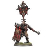 SPEARHEAD: CITIES OF SIGMAR – FUSIL - PLATOON. Acero y pólvora negra son la savia de las Ciudades de Sigmar, así como la vigilancia implacable. Las Secciones de Fusilería representan las tres cosas: desplegadas como brigadas móviles de artillería, su labor consiste en buscar enemigos que pretendan emboscar a las líneas de batalla y hacerles abandonar su escondite. Si quieres defender los Reinos Mortales en nombre de las fuerzas del Orden, esta caja es la manera perfecta de empezar una nueva colección de Ciudades de Sigmar (o ampliar tu ejército de Warhammer Age of Sigmar) y ahorrarte dinero, si lo comparas con comprar cada kit por separado. Lidera la fuerza un Fusilero Mayor en Ogor Baluarte, letal tanto a distancia como en combate cuerpo a cuerpo, que cuenta con la ayuda de un Transmutador de Guerra. Los Fusileros del Gremio Libre lanzan ráfagas de fuego mientras los Cazadores Montaraces ejercen presión sobre el enemigo y reclaman objetivos. Estas miniaturas componen una fuerza de Punta de lanza completa, lo que significa que podrás lanzarte a jugar partidas tácticas e intensas desde el primer momento. El Fusilero mayor puede montarse con dos poses distintas, igual que el Ogor Baluarte que conduce a la batalla. Los Fusileros del Gremio Libre tienen varias piezas intercambiables, como los escudos y las cabezas. Puedes montar un campeón de unidad opcional con un arma de varios cañones o pistolas, y también hay piezas para montar un portaestandarte con dos sombreretes distintos entre los que elegir. Los Cazadores Montaraces tienen distintas opciones de armas y de cabezas.i opcionales. También hay opciones de armas para que personalices aún más tu unidad.