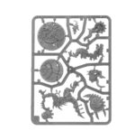SPEARHEAD: SERAPHON–SUNBLOODED PROWLERS. Los Acechadores Estirpesolar se caracterizan por su sigilo y brutalidad. Estos expertos cazadores son Serafones implacables, encargados de erradicar amenazas específicas para los enigmáticos planes de sus señores slann. Una vez que detectan el rastro de un enemigo, nada salvo la muerte los aparta de su labor. Si quieres reclamar los Reinos Mortales como parte del Gran Plan, esta caja es la forma ideal de comenzar una colección de Serafones o de ampliar tu ejército de Warhammer Age of Sigmar, y resulta más económica que comprar los kits por separado. Las Fauces de Itzl, compuestas por unos feroces Estirpesolar y su escolta de saurios, inspiran al resto de la fuerza con sus valientes hazañas. Junto a ellos marchan a la batalla una unidad de Guerreros Saurios. Los veloces Cazadores de Huanchi capturan cualquier objetivo que el enemigo deje desprotegido, y un Engendro de Chotec brinda apoyo a distancia escupiendo ácido sobre tus adversarios. Estas miniaturas conforman una fuerza completa de Punta de lanza, lo que significa que podrás lanzarte a jugar partidas tácticas e intensas desde el primer momento. El Engendro de Chotec incluye opciones para personalizarlo con dos cabezas distintas, dos tipos de cresta y dos poses diferentes para el cuello. Uno de sus Domadores eslizones lleva un icono sagrado que puede rematarse con una de dos piezas decorativas opcionales. Los Guerreros Saurios incluyen piezas para montar un campeón, un músico con tambor de guerra y un portaestandarte opcionales, con dos iconos distintos para elegir. Las cabezas y escudos pueden intercambiarse entre las miniaturas, y cada guerrero puede armarse con un garrote o una lanza. Los Cazadores de Huanchi están compuestos por 10 Eslizones Camaleón y 3 Terrapaces. Los Eslizones incluyen piezas para montar un campeón, un músico y una Garra de Huanchi opcionales. También hay opciones de armas para que personalices aún más tu unidad.