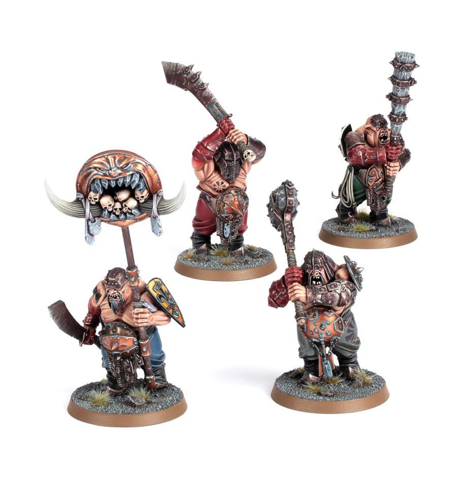 Spesrhead: ogor mawtribes–scrapglutt. Los zampasobras rastrean los campos de batalla abandonados y las chatarrerías, empujados por la obsesión de un cazador ogor de fabricar trampas de lo más creativas. Cualquier pieza útil recogida por unos gnoblars entusiastas puede ser reutilizada como armadura o arma para la banda. Si quieres arrasar por los reinos mortales devorando todo a tu paso, esta caja es la forma perfecta de empezar una nueva colección de mascatribus ogors o de ampliar tu ejército de warhammer age of sigmar, y resulta más económica que comprar los kits por separado. Un corpulento y astuto trampero, junto a su séquito compuesto por un imponente dientes de sable gélidos y un puñado de ingeniosos gnoblars, lidera a los zampasobras. Tras él marchan ocho demoledores tripasduras, una unidad de gnoblars lista para capturar objetivos, y un tirasobras gnoblar que lanza chatarra metálica sobre tus enemigos. Estas miniaturas conforman una fuerza completa de punta de lanza, lo que significa que podrás lanzarte a jugar partidas tácticas e intensas desde el primer momento. Dos de los tripasduras también pueden montarse como campeones jefes tripasduras, otros dos como eructadores tripasduras y dos más como portadores de la mascarruna con la opción de tres sombreretes distintos para el estandarte. Las cabezas, escudos ventrales y armas pueden intercambiarse entre todos los tripasduras. Hay distintas opciones decorativas para los cuernos del tirasobras, que también puede montarse como escupehierros. La unidad de gnoblars cuenta con 13 cabezas intercambiables entre todos los cuerpos del kit.