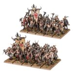 BEASTMEN BRAYHERDS BATTALION. Más que un ejército disciplinado, las manadas bestiales de hombres bestia son grupos de incursores desorganizados, repletos de criaturas salvajes y babeantes empeñadas en la destrucción y el derramamiento de sangre. Estos monstruos de otro mundo avanzan en hordas despiadadas, armados con hachas, lanzas rudimentarias y escudos. Con esta caja puedes montar un núcleo sólido de un ejército de Beastmen Brayherds para usar en partidas de Warhammer: The Old World. Es perfecta para empezar una nueva colección o ampliar la tuya, y más económica que comprar los kits por separado. Un Cygor magofóbico, que también puede ensamblarse como un corpulento Ghorgon, actúa como eje de esta fuerza, listo para aplastar a tus mayores amenazas. A sus pies, hordas de Ungors avanzan en escaramuza. Estos guerreros versátiles pueden armarse con arcos rudimentarios, lanzas o armas de mano y escudos para enfrentarse a cualquier enemigo. Los brutales Gors completan tus filas con una avalancha de rudos soldados con armas de mano emparejadas, o bien armas de mano y escudos, para aplastar las líneas enemigas.