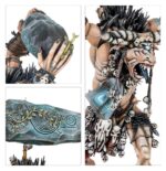 BEASTMEN BRAYHERDS BATTALION. Más que un ejército disciplinado, las manadas bestiales de hombres bestia son grupos de incursores desorganizados, repletos de criaturas salvajes y babeantes empeñadas en la destrucción y el derramamiento de sangre. Estos monstruos de otro mundo avanzan en hordas despiadadas, armados con hachas, lanzas rudimentarias y escudos. Con esta caja puedes montar un núcleo sólido de un ejército de Beastmen Brayherds para usar en partidas de Warhammer: The Old World. Es perfecta para empezar una nueva colección o ampliar la tuya, y más económica que comprar los kits por separado. Un Cygor magofóbico, que también puede ensamblarse como un corpulento Ghorgon, actúa como eje de esta fuerza, listo para aplastar a tus mayores amenazas. A sus pies, hordas de Ungors avanzan en escaramuza. Estos guerreros versátiles pueden armarse con arcos rudimentarios, lanzas o armas de mano y escudos para enfrentarse a cualquier enemigo. Los brutales Gors completan tus filas con una avalancha de rudos soldados con armas de mano emparejadas, o bien armas de mano y escudos, para aplastar las líneas enemigas.