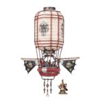 GRAND CATHAY: SKY LANTERN. Los Faroles Celestes son maravillas de la ingeniería de Catai, utilizadas por los ejércitos del Dragón Celestial para observar al enemigo desde las alturas y dirigir a las tropas en el campo de batalla. Bajo el farol cuelga una barquilla blindada, desde la cual uno de los muchos Magistrados de la Gran Catai emplea abanicos y estandartes para hacer señales a las tropas o dirigir el fuego de las máquinas de guerra del ejército. Si las aeronaves enemigas o los proyectiles se acercan demasiado, parejas de Artilleros Grulla disparan desde su posición privilegiada con gran precisión. Con este kit multicomponente de plástico puedes montar un imponente Sky Lantern, un inusual ingenio de guerra para tus Armies of Grand Cathay en Warhammer: The Old World. Las barquillas flotantes pueden equiparse para adaptarse a diversos roles en batalla, desde artillería aerotransportada a distancia hasta plataformas de descarga de bombas. El kit incluye piezas para montar un Magistrate, que puede viajar en la Linterna Celestial o a pie. La tripulación puede armarse con Sky Lantern Crane Guns, iron hail guns con gunpowder bombs o dragon fire bombs. Se puede añadir a la barquilla un soporte opcional para Sky Lantern bombs. Independientemente de cómo la equipes, es una miniatura muy eficaz sobre el tablero y una pieza central para tu colección.