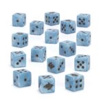 SPACE WOLVES DICE. Los hijos de Russ luchan de forma salvaje, confiando en su habilidad con las armas y siempre ansiosos por superarse unos a otros. Pese a tener las mejoras armas y armaduras, los apasionados latidos de sus corazones son su mayor activo. Un juego de 16 dados de seis caras con esquinas cuadradas para usar en partidas de Warhammer 40,000, con la temática de los Lobos Espaciales. Están fabricados en plástico acrílico de color azul claro perlado y muescas en tinta dorada, y miden 16 mm de arista. Las caras del 1 al 5 presentan los tradicionales puntos y la cara del 6 luce el salvaje icono de los Lobos Espaciales