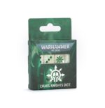 CHAOS KNIGHTS DICE. Los Caballeros del Caos son armas que infunden terror. Ver uno de ellos acechando entre los escombros es suficiente para hacer huir a la mayoría de los oponentes antes incluso de que comience la batalla. Un juego de 16 dados de seis caras con esquinas cuadradas para usar en partidas de Warhammer 40,000, con la temática de los Caballeros del Caos. Están fabricados en plástico acrílico de color blanco roto con efecto nacarado y muescas en tinta verde, y miden 16 mm de arista. Las caras del 1 al 5 presentan los tradicionales puntos y la cara del 6 luce el distinguido icono del casco de los Caballeros del Caos.