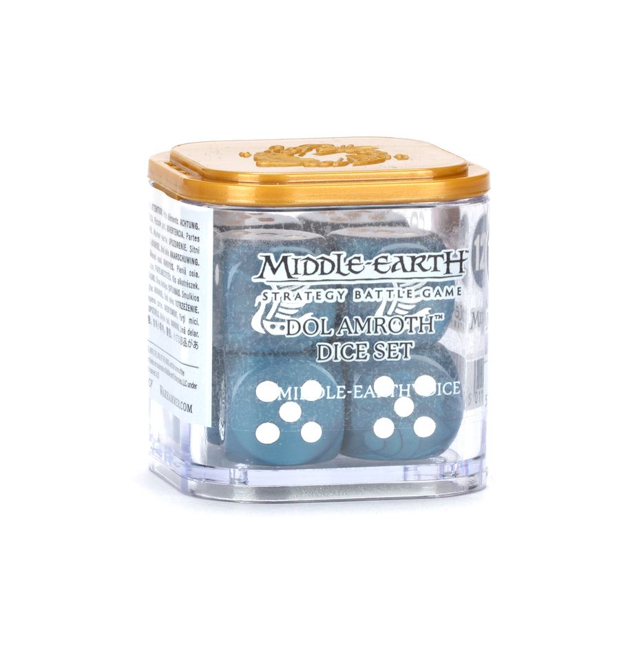 Dol amroth™ dice set. Los caballeros cisne de dol amroth son nobles guerreros que defienden con orgullo sus tradiciones marciales. En tiempos de necesidad, acuden sin dudarlo a la llamada de gondor. Un juego de 8 dados de seis caras con esquinas redondeadas para middle-earth strategy battle game, con la temática de los swan knights de dol amroth. Están fabricados en plástico acrílico de color azul perlado con muescas en tinta blanca y miden 16 mm de arista. Las caras del 1 al 5 están marcadas con los tradicionales puntos y la cara del 6 está adornada con un barco en forma de cisne, el emblema de dol amroth.