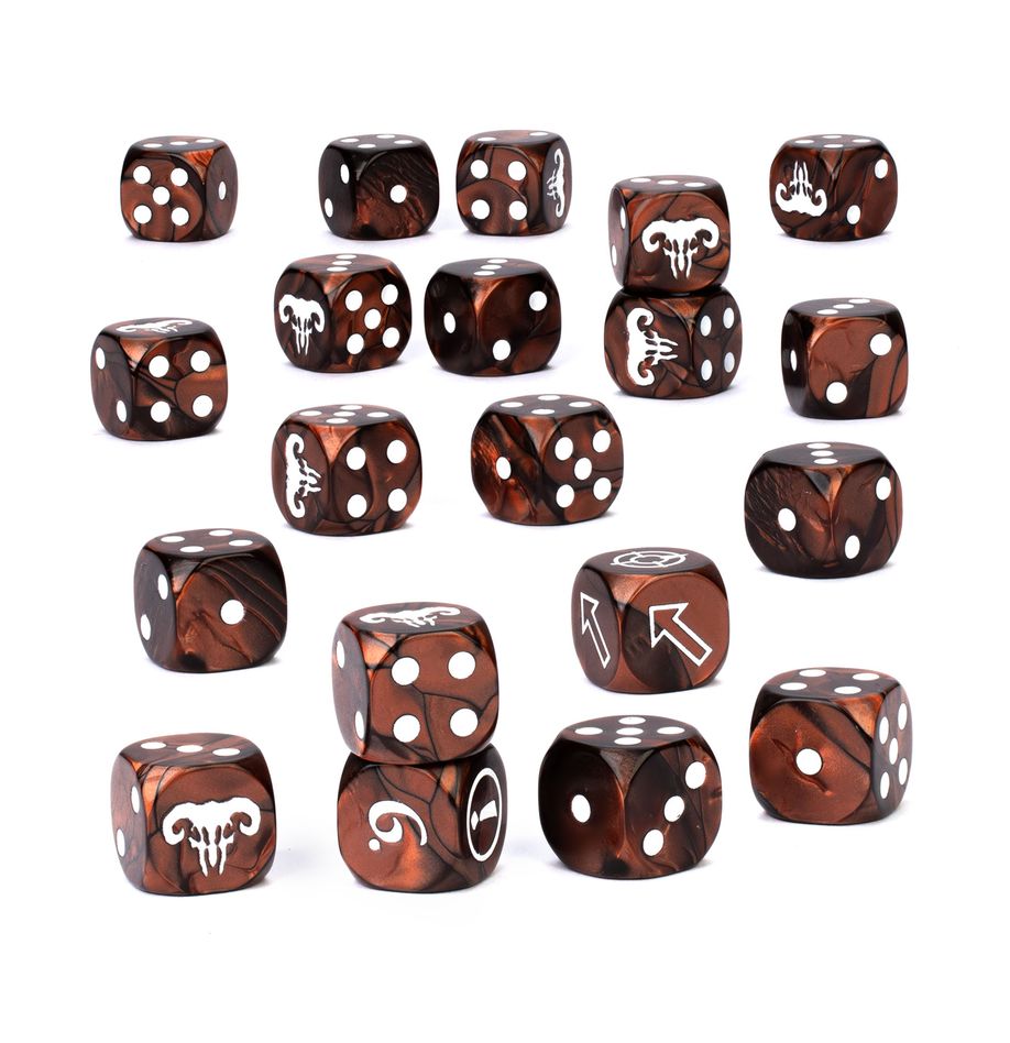 Beastmen brayherds dice set. Las salvajes manadas de hombres bestia adoran a los dioses del caos de una forma primigenia, con rituales sencillos y pura sed de destrucción. Son un enemigo aterrador que se abalanza sobre el rival en una marea degenerada de pezuñas y cuernos. Un juego de 20 dados de seis caras con esquinas redondeadas para usarlos en partidas de warhammer: the old world, con temática de los beastmen brayherds. Están fabricados en plástico acrílico de color marrón perlado con las muescas en blanco y miden 16 mm de arista. En los dados normales, las caras del 1 al 5 están marcadas con los tradicionales puntos, mientras que la cara del 6 está adornada con el icono bestial de las beastmen brayherds.