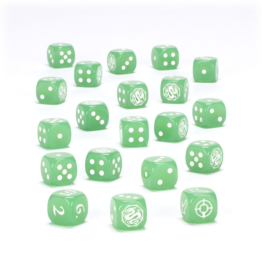 Grand cathay dice set. Si bien los ejércitos de la gran catai luchan con admirables disciplina, habilidad y coraje, su dominio de los vientos elementales y su lealtad al dragón celestial son lo que realmente los distingue. Un juego de 20 dados de seis caras con esquinas redondeadas para usarlos en partidas de warhammer: the old world, con temática de los armies of grand cathay. Están fabricados en plástico acrílico de color verde jade con muescas y detalles en blanco y miden 16 mm de arista. En los dados de seis caras, las caras del 1 al 5 están marcadas con los tradicionales puntos, mientras que la cara del 6 está adornada con el icono draconiano de grand cathay.