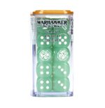 GRAND CATHAY DICE SET. Si bien los ejércitos de la Gran Catai luchan con admirables disciplina, habilidad y coraje, su dominio de los Vientos Elementales y su lealtad al Dragón Celestial son lo que realmente los distingue. Un juego de 20 dados de seis caras con esquinas redondeadas para usarlos en partidas de Warhammer: The Old World, con temática de los Armies of Grand Cathay. Están fabricados en plástico acrílico de color verde jade con muescas y detalles en blanco y miden 16 mm de arista. En los dados de seis caras, las caras del 1 al 5 están marcadas con los tradicionales puntos, mientras que la cara del 6 está adornada con el icono draconiano de Grand Cathay.