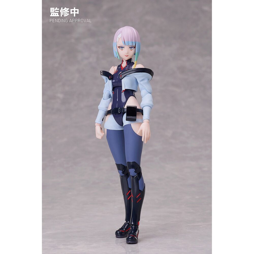 Lucy cyberpunk: edgerunners buzzmod. Aniplex incorpora a su colección buzzmod. La figura articulada de la netrunner fugitiva lucy, basada en el personaje de la serie de animación "cyberpunk: edgerunners". La figura cuenta con un cuello articulado e incluye 5x placas faciales, 1x pantalla de protocolo de infiltración, 2x partes del cuello intercambiables, 2x partes de antebrazo “monowire”, 9x manos, 2x pies y 1x pistola. Mide aproximadamente 14 cm de altura y está fabricada en pvc, abs y pom. Como todas las figuras de esta línea ha sido meticulosamente diseñada para ofrecer una articulación superior, mayor estabilidad y facilidad para recrear diferentes poses.
