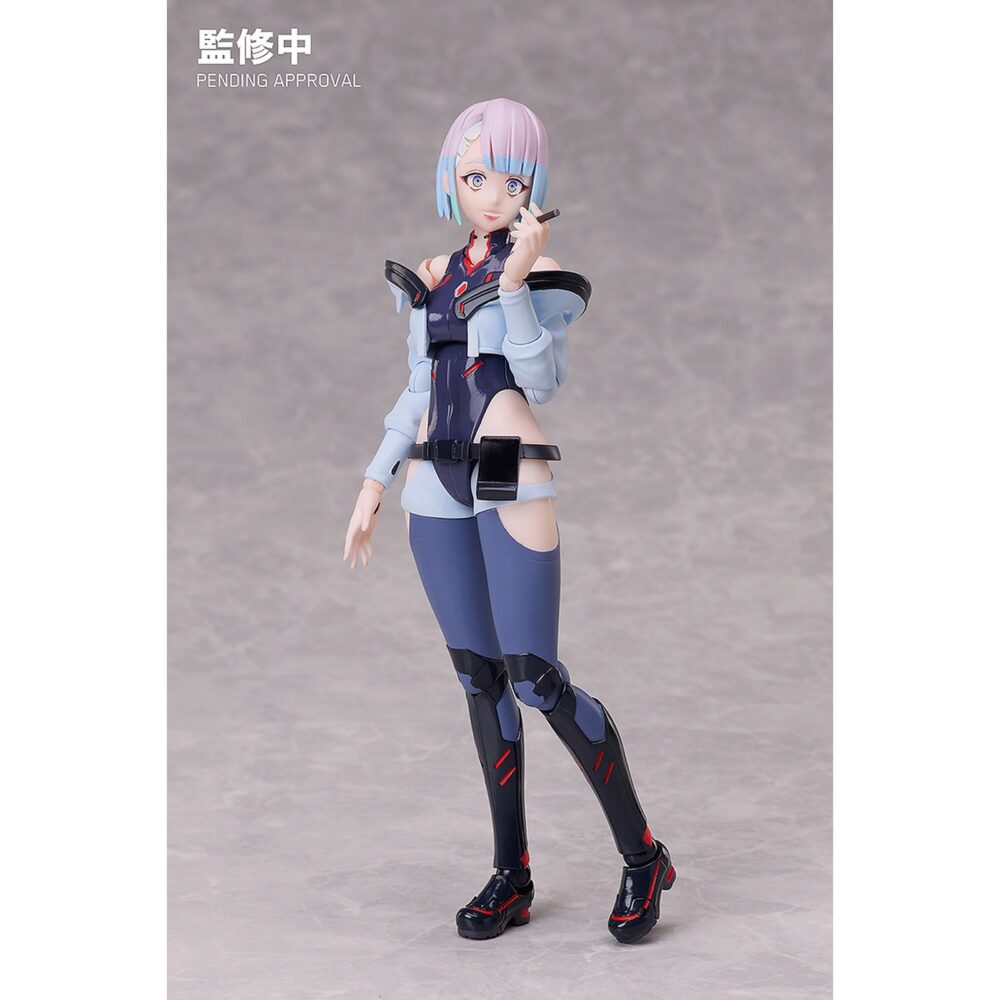Lucy cyberpunk: edgerunners buzzmod. Aniplex incorpora a su colección buzzmod. La figura articulada de la netrunner fugitiva lucy, basada en el personaje de la serie de animación "cyberpunk: edgerunners". La figura cuenta con un cuello articulado e incluye 5x placas faciales, 1x pantalla de protocolo de infiltración, 2x partes del cuello intercambiables, 2x partes de antebrazo “monowire”, 9x manos, 2x pies y 1x pistola. Mide aproximadamente 14 cm de altura y está fabricada en pvc, abs y pom. Como todas las figuras de esta línea ha sido meticulosamente diseñada para ofrecer una articulación superior, mayor estabilidad y facilidad para recrear diferentes poses.