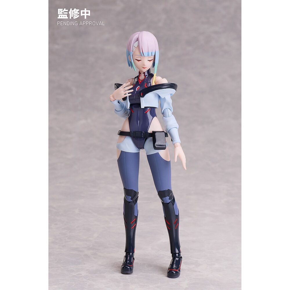 Lucy cyberpunk: edgerunners buzzmod. Aniplex incorpora a su colección buzzmod. La figura articulada de la netrunner fugitiva lucy, basada en el personaje de la serie de animación "cyberpunk: edgerunners". La figura cuenta con un cuello articulado e incluye 5x placas faciales, 1x pantalla de protocolo de infiltración, 2x partes del cuello intercambiables, 2x partes de antebrazo “monowire”, 9x manos, 2x pies y 1x pistola. Mide aproximadamente 14 cm de altura y está fabricada en pvc, abs y pom. Como todas las figuras de esta línea ha sido meticulosamente diseñada para ofrecer una articulación superior, mayor estabilidad y facilidad para recrear diferentes poses.