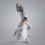 DADI MY HERO ACADEMIA SH FIGURTS. Tamashii Nations vuelve a presentar, dentro de la colección S.H. Figuarts, la figura Collectors Shop de Toya "Dabi" Todoroki, uno de los antagonistas del anime “My Hero Academia”. Está hecha en PVC, mide unos 16 cm e incluye 3x pares de manos intercambiables, 1x par de manos con efecto de llamas azules, 2x expresiones faciales y 2x efectos completos de llamas azules para reproducir el súpermovimiento "Puño Incandescente". UNIDADES LIMITADAS.