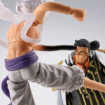 BORSALINO FUTURE ISLAND EGGHEAD ONE PIECE SH FIGURTS. Se une a la colección S.H. Figuarts de Tamashii Nations esta figura Collectors Shop de Borsalino (también conocido como Kizaru), uno de los tres almirantes del cuartel general de la Marina. Mide unos 19 cm y está basada en su aparición en el arco de Egghead del anime “One Piece”. Incluye 3 x manos izquierdas, 4x manos derechas, 2x expresiones faciales, 1x cabeza adicional, 1x pie derecho, 1x espada Ama no Murakumo, 1x expositor original y efectos especiales para reproducir las habilidades otorgadas por la fruta del diablo Pika Pika. Como bonus cuenta con 2 accesorios para las dos figuras de Luffy del arco Egghead (se venden por separado). UNIDADES LIMITADAS.