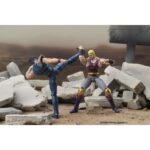 THOUZER FIST OF THE NORTH STARS DIGACTION. DIG incorpora a su línea Digaction la figura articulada de Thouzer (o Souther), el autoproclamado Emperador Sagrado del anime "Fist of the North Star" ("El puño de la estrella del norte" en España). Mide aproximadamente 8 cm y está fabricada en PVC, ABS y POM. A pesar de su tamaño compacto, ofrece gran movilidad y estilo fiel al personaje. Incluye 2x cabezas intercambiables, 5x manos adicionales, 1x lanza, 1x efecto de sangre para recrear diferentes escenas y un soporte para exposición.