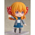 CHIYO SAKURA MONTHLY GIRL NOZAKI-KUN NENDOROID. Good Smile Arts Shanghai lanza esta figura de la colección Nendoroid de Chiyo Sakura basada en el personaje del manga “Monthly Girls' Nozaki-kun" (o "Nozaki y su revista mensual para chicas" en España). Mide aproximadamente 10 cm de altura e incluye 3x placas faciales (sonriente, emocionada y asustada), 1x shikishi para autógrafos, 1x pincel, 1x manuscrito, 1x cojín de Nozaki-kun con diseño especial de Izumi Tsubaki, 1x base soporte transparente para su exhibición y otras piezas opcionales para recrear distintas escenas. Ideal para exponer con MIKOTO MIKOSHIBA MONTHLY GIRL NOZAKI-HUN NENDOROID (se vende por separado).