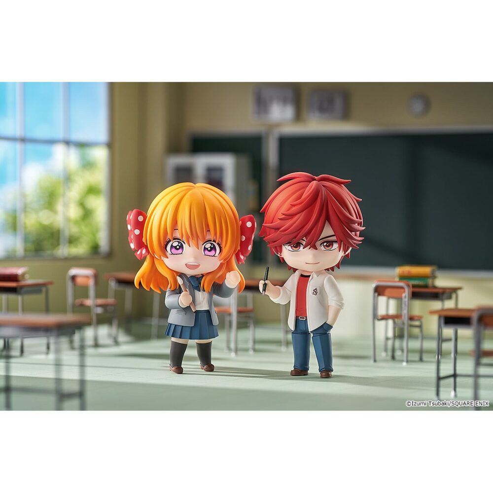 Chiyo sakura monthly girl nozaki-kun nendoroid. Good smile arts shanghai lanza esta figura de la colección nendoroid de chiyo sakura basada en el personaje del manga “monthly girls' nozaki-kun" (o "nozaki y su revista mensual para chicas" en españa). Mide aproximadamente 10 cm de altura e incluye 3x placas faciales (sonriente, emocionada y asustada), 1x shikishi para autógrafos, 1x pincel, 1x manuscrito, 1x cojín de nozaki-kun con diseño especial de izumi tsubaki, 1x base soporte transparente para su exhibición y otras piezas opcionales para recrear distintas escenas. Ideal para exponer con mikoto mikoshiba monthly girl nozaki-hun nendoroid (se vende por separado).