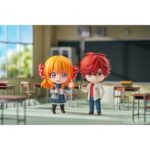 CHIYO SAKURA MONTHLY GIRL NOZAKI-KUN NENDOROID. Good Smile Arts Shanghai lanza esta figura de la colección Nendoroid de Chiyo Sakura basada en el personaje del manga “Monthly Girls' Nozaki-kun" (o "Nozaki y su revista mensual para chicas" en España). Mide aproximadamente 10 cm de altura e incluye 3x placas faciales (sonriente, emocionada y asustada), 1x shikishi para autógrafos, 1x pincel, 1x manuscrito, 1x cojín de Nozaki-kun con diseño especial de Izumi Tsubaki, 1x base soporte transparente para su exhibición y otras piezas opcionales para recrear distintas escenas. Ideal para exponer con MIKOTO MIKOSHIBA MONTHLY GIRL NOZAKI-HUN NENDOROID (se vende por separado).