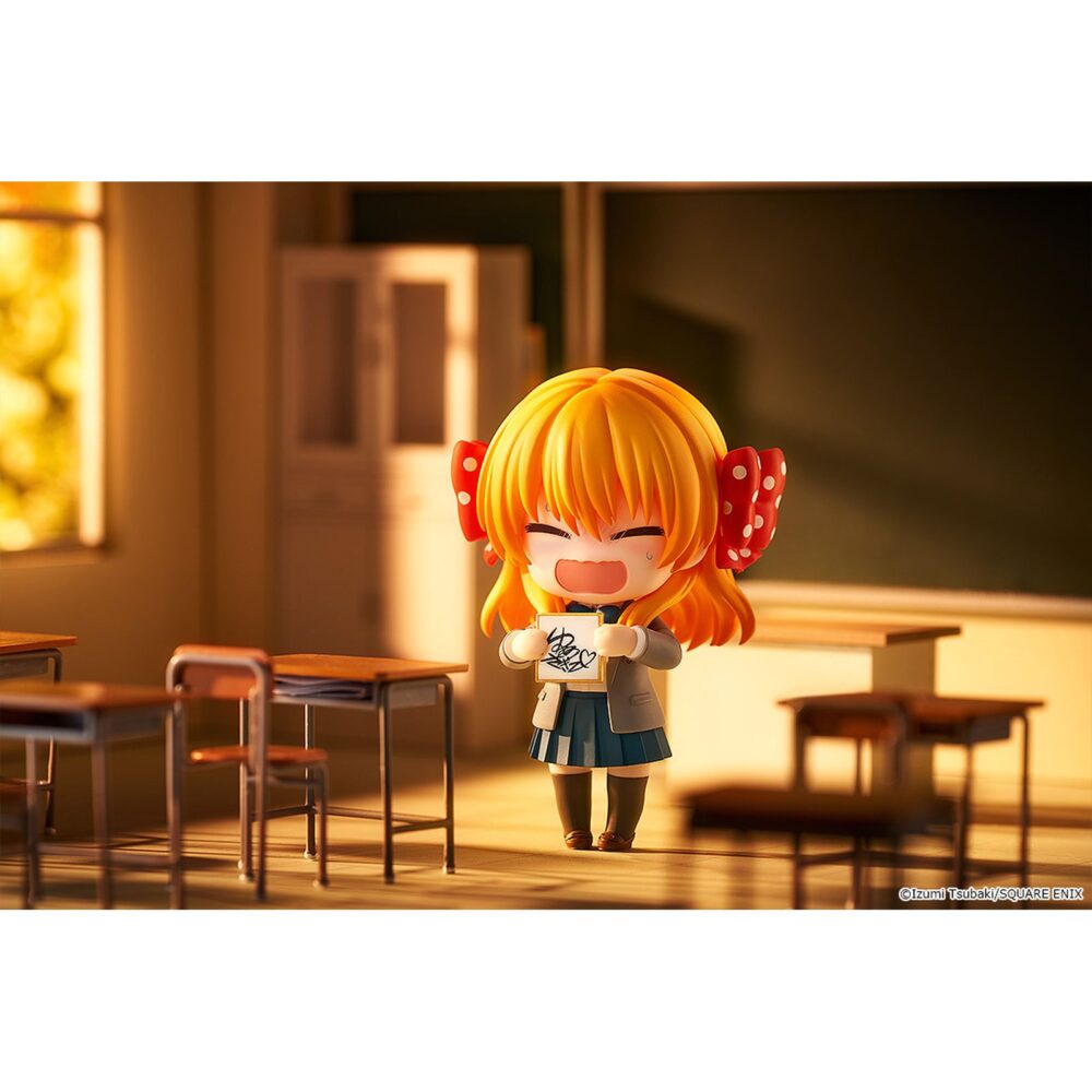 Chiyo sakura monthly girl nozaki-kun nendoroid. Good smile arts shanghai lanza esta figura de la colección nendoroid de chiyo sakura basada en el personaje del manga “monthly girls' nozaki-kun" (o "nozaki y su revista mensual para chicas" en españa). Mide aproximadamente 10 cm de altura e incluye 3x placas faciales (sonriente, emocionada y asustada), 1x shikishi para autógrafos, 1x pincel, 1x manuscrito, 1x cojín de nozaki-kun con diseño especial de izumi tsubaki, 1x base soporte transparente para su exhibición y otras piezas opcionales para recrear distintas escenas. Ideal para exponer con mikoto mikoshiba monthly girl nozaki-hun nendoroid (se vende por separado).