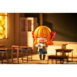 CHIYO SAKURA MONTHLY GIRL NOZAKI-KUN NENDOROID. Good Smile Arts Shanghai lanza esta figura de la colección Nendoroid de Chiyo Sakura basada en el personaje del manga “Monthly Girls' Nozaki-kun" (o "Nozaki y su revista mensual para chicas" en España). Mide aproximadamente 10 cm de altura e incluye 3x placas faciales (sonriente, emocionada y asustada), 1x shikishi para autógrafos, 1x pincel, 1x manuscrito, 1x cojín de Nozaki-kun con diseño especial de Izumi Tsubaki, 1x base soporte transparente para su exhibición y otras piezas opcionales para recrear distintas escenas. Ideal para exponer con MIKOTO MIKOSHIBA MONTHLY GIRL NOZAKI-HUN NENDOROID (se vende por separado).