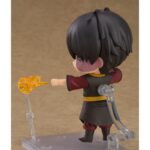 ZUKO AVATAR: LA LEYENDA DE AANG NENDOROID. Good Smile Company introduce en su colección Nendoroid la figura articulada del maestro Zuko basado en la serie de animación "Avatar: The Last Airbender". La figura incluye 3x placas faciales intercambiables (sonriente, desafiante y serio), 2x efectos de fuego, 2x espadas, otras partes opcionales para diversas poses y 1x base transparente para su exhibición. Mide aproximadamente 10 cm de altura y está fabricada en PVC y ABS.