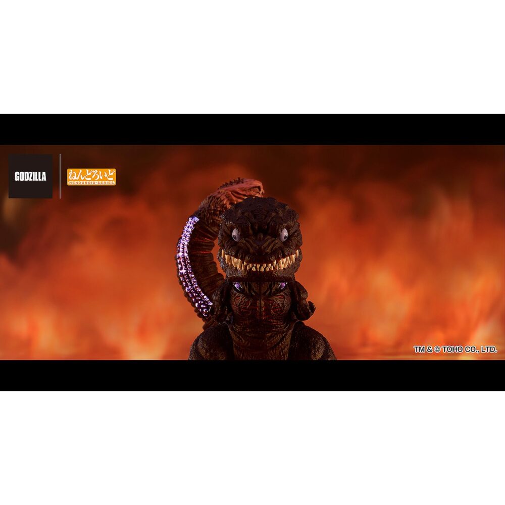 Shin godzilla 2016 nendoroid. Good smile company incorpora a su colección nendoroid la figura de godzilla basada en su imponente aparición en la película "shin godzilla" de 2016. Esta figura de aproximadamente 10 cm incluye diversas piezas intercambiables para recrear poses icónicas: 2x placas faciales con mandíbula cerrada y abierta, 2x reguladores dorsales intercambiables, 1x efecto de regulación térmica y 1x efecto de llama explosiva. Se presenta pintada detalladamente, totalmente articulada y con base expositora transparente incluida.