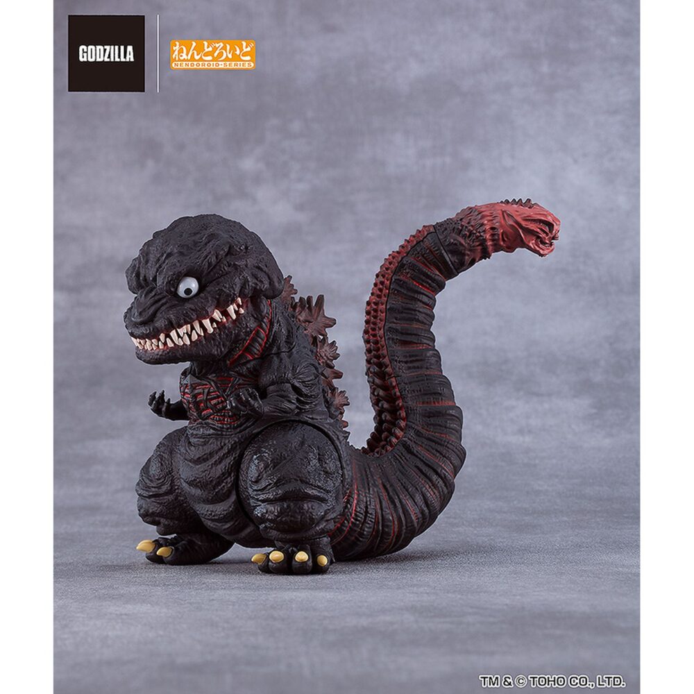 Shin godzilla 2016 nendoroid. Good smile company incorpora a su colección nendoroid la figura de godzilla basada en su imponente aparición en la película "shin godzilla" de 2016. Esta figura de aproximadamente 10 cm incluye diversas piezas intercambiables para recrear poses icónicas: 2x placas faciales con mandíbula cerrada y abierta, 2x reguladores dorsales intercambiables, 1x efecto de regulación térmica y 1x efecto de llama explosiva. Se presenta pintada detalladamente, totalmente articulada y con base expositora transparente incluida.