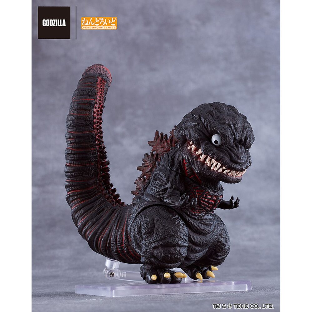 Shin godzilla 2016 nendoroid. Good smile company incorpora a su colección nendoroid la figura de godzilla basada en su imponente aparición en la película "shin godzilla" de 2016. Esta figura de aproximadamente 10 cm incluye diversas piezas intercambiables para recrear poses icónicas: 2x placas faciales con mandíbula cerrada y abierta, 2x reguladores dorsales intercambiables, 1x efecto de regulación térmica y 1x efecto de llama explosiva. Se presenta pintada detalladamente, totalmente articulada y con base expositora transparente incluida.