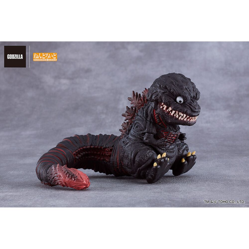 Shin godzilla 2016 nendoroid. Good smile company incorpora a su colección nendoroid la figura de godzilla basada en su imponente aparición en la película "shin godzilla" de 2016. Esta figura de aproximadamente 10 cm incluye diversas piezas intercambiables para recrear poses icónicas: 2x placas faciales con mandíbula cerrada y abierta, 2x reguladores dorsales intercambiables, 1x efecto de regulación térmica y 1x efecto de llama explosiva. Se presenta pintada detalladamente, totalmente articulada y con base expositora transparente incluida.