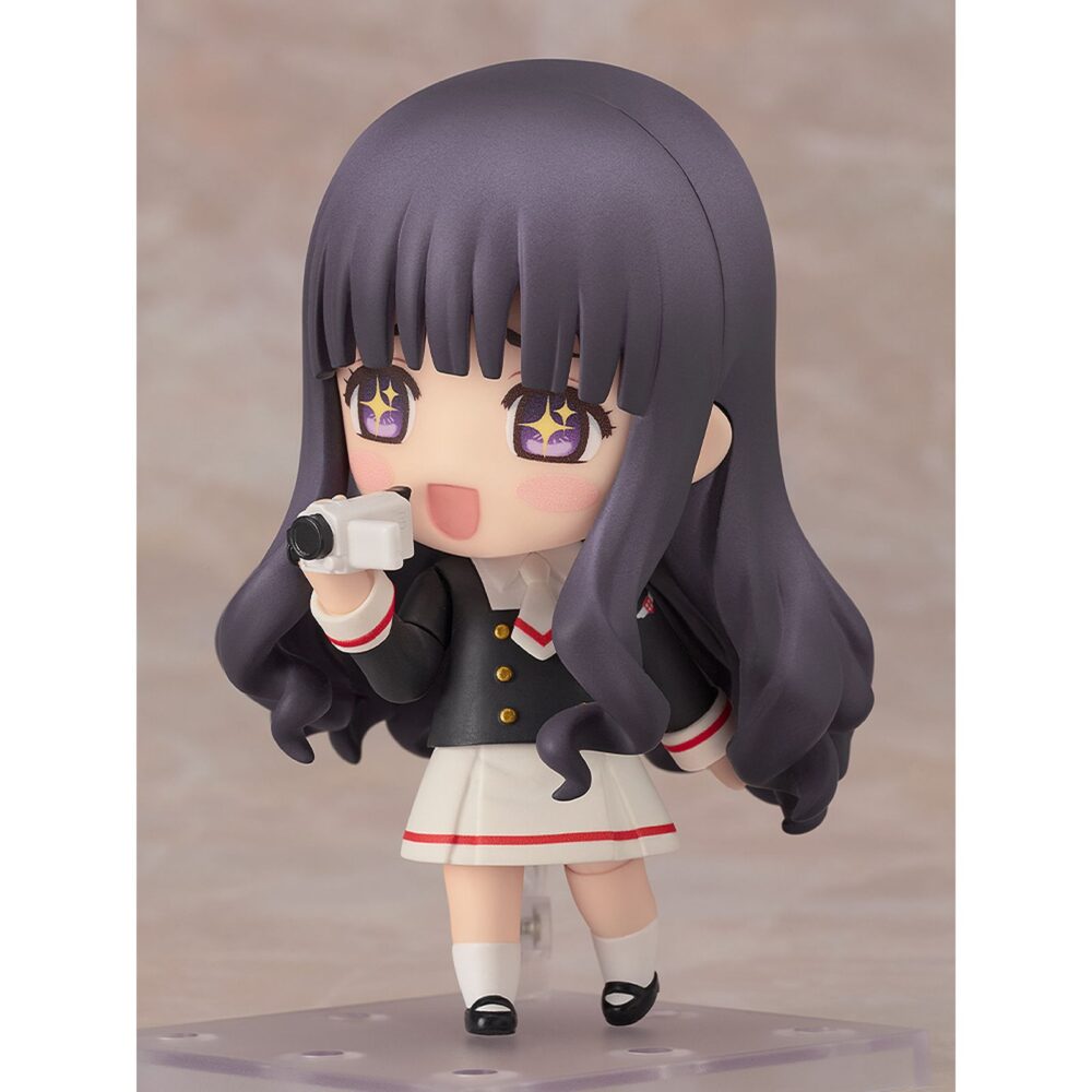 Tomoyo daidouji tomoeda junior high uniform cardcaptor sakura: clear card nendoroid. Good smile company lanza la figura de la colección nendoroid de tomoyo daidouji con su uniforme escolar, basada en el anime "cardcaptor sakura: clear card". Esta figura articulada de aproximadamente 10 cm de altura incluye 3x placas faciales (sonriente, alegre e ilusionada), 1x cámara de vídeo, 1x bolso, 1x smartphone y otras piezas opcionales para recrear diversas poses. Incluye base transparente para su exhibición.