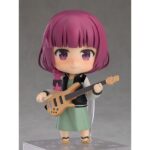 KIKURI HIROI BOCCHI THE ROCK NENDOROID. Good Smile Company incorpora a su colección Nendoroid la figura de Kikuri Hiroi, bajista y vocalista del grupo musical SICK HACK del anime "Bocchi the Rock!". Esta figura articulada mide aproximadamente 10 cm de altura e incluye una base con soporte transparente para su exposición, 3x placas faciales intercambiables (sonriente, borracha y maniática),1x bajo, 1x "Onikoro" y otros accesorios para recrear distintas poses.