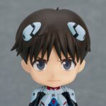 SHINJI IKARI PLUGSUIT VERSION EVANGELION 2.0 YOU CAN NOT ADVANCE NENDOROID. Good Smile Company incopora a su colección Nendoroid la figura de Shinji Ikari, protagonista de la película "Evangelion: 2.0 You Can (Not) Advance", con su icónico plugsuit. Incluye 3x expresiones faciales (alegre, seria y sonriente), junto a 1x caja bento y otros accesorios para recrear distintas escenas. Mide 10 cm e incluye base expositora trasparente.